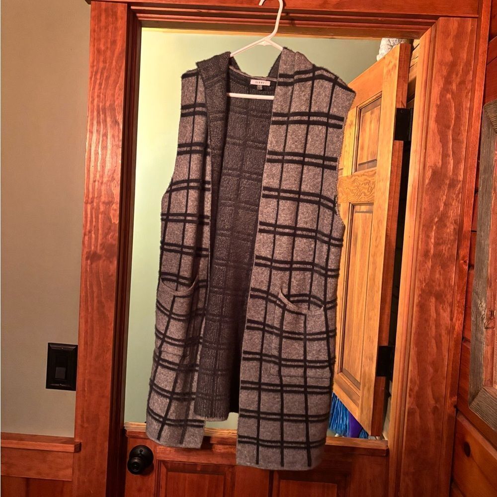 Sioni Hooded Charcoal Checkered Long Soft Vest